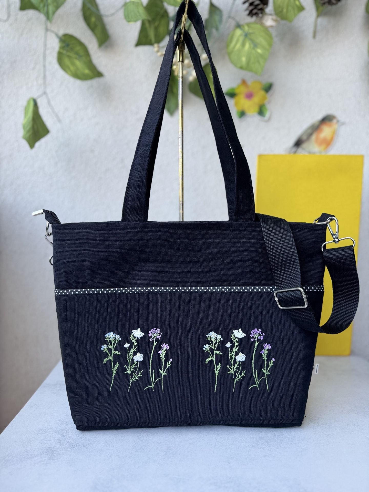 Siyah Çiçekli Omuz Çantası