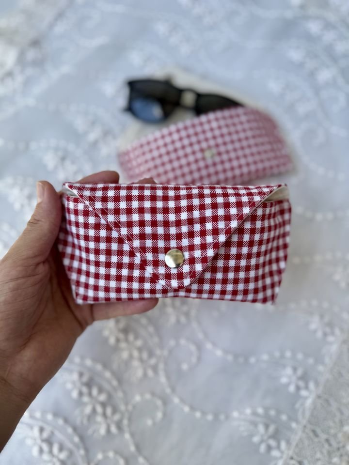 Kırmızı Pötikare Gözlük Kılıfı