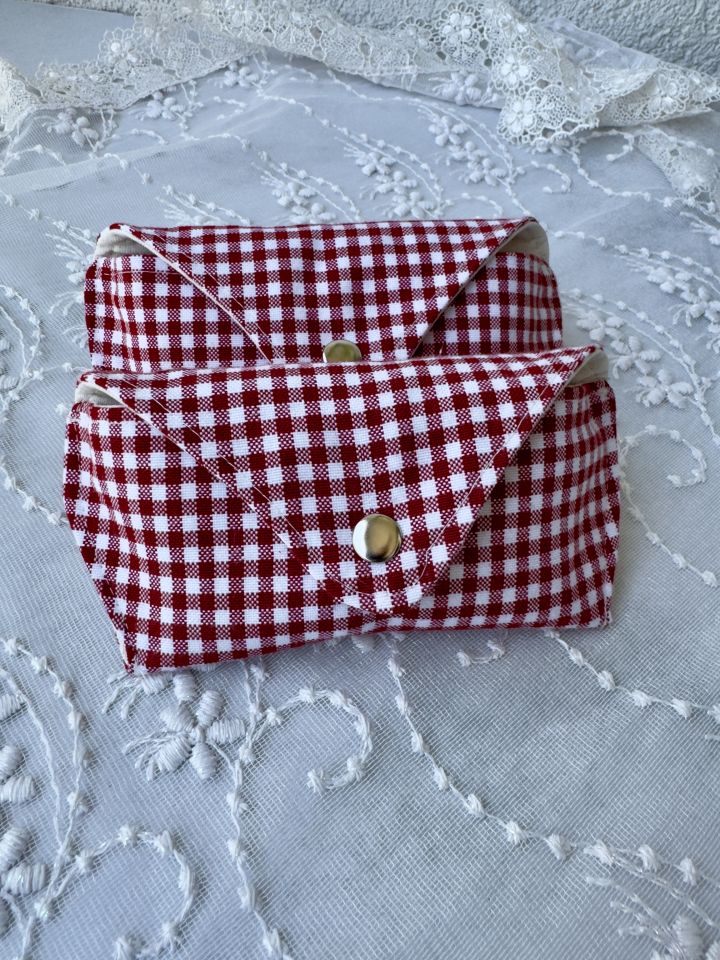 Kırmızı Pötikare Gözlük Kılıfı