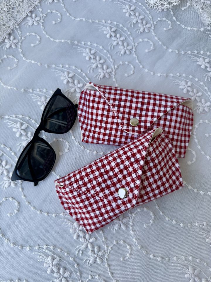 Kırmızı Pötikare Gözlük Kılıfı