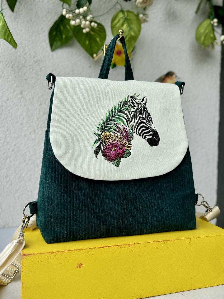 Zümrüt Yeşil Fitilli Kadife Zebra Nakışlı Sırt Çntası