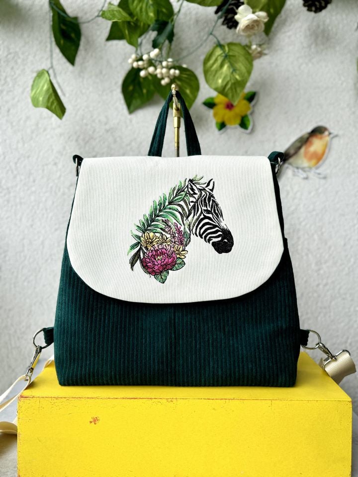 Zümrüt Yeşil Fitilli Kadife Zebra Nakışlı Sırt Çntası