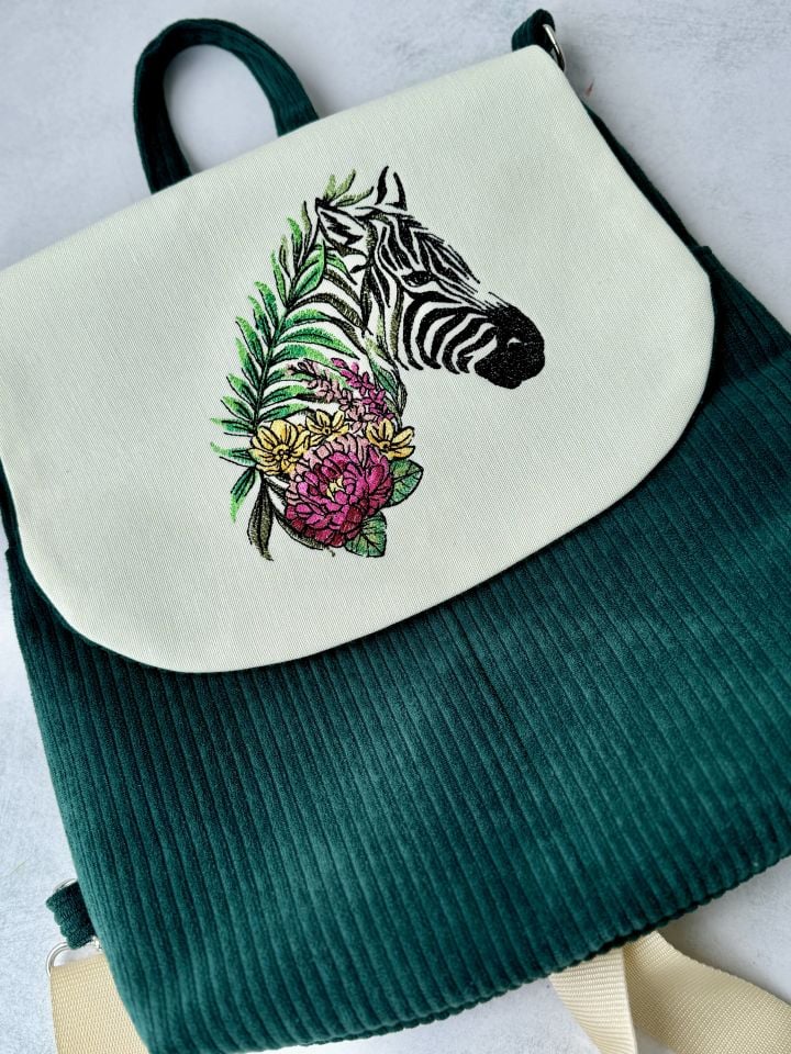 Zümrüt Yeşil Fitilli Kadife Zebra Nakışlı Sırt Çntası