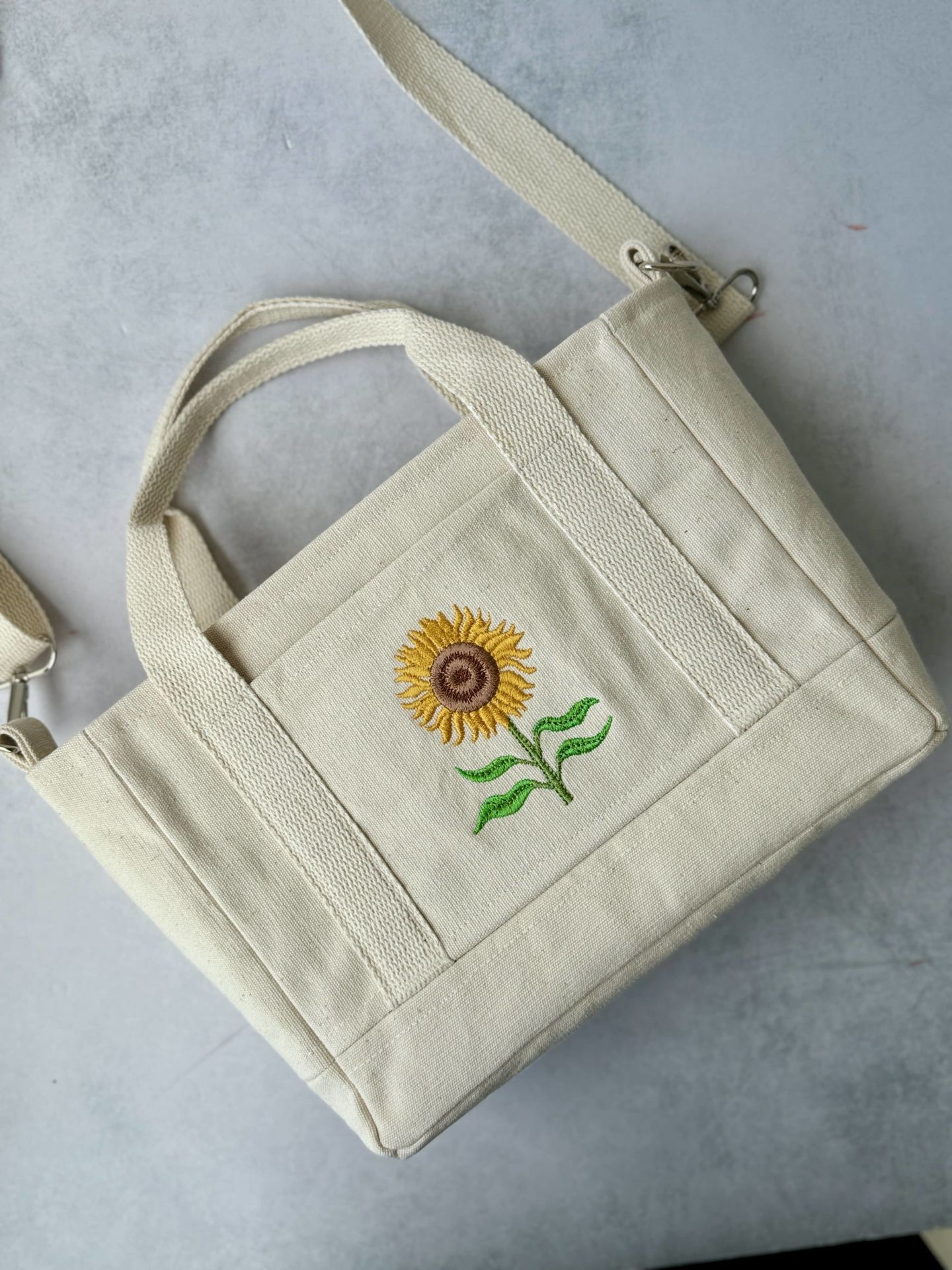 Krem Ayçiçek Nakışlı Omuz Çantası