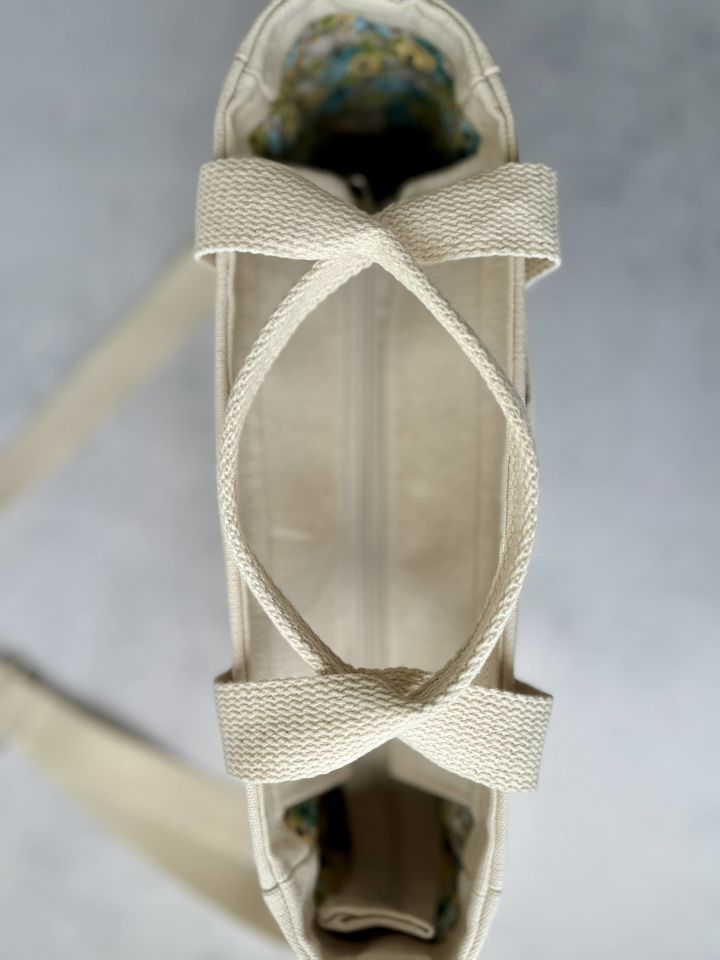 Krem Ayçiçek Nakışlı Omuz Çantası