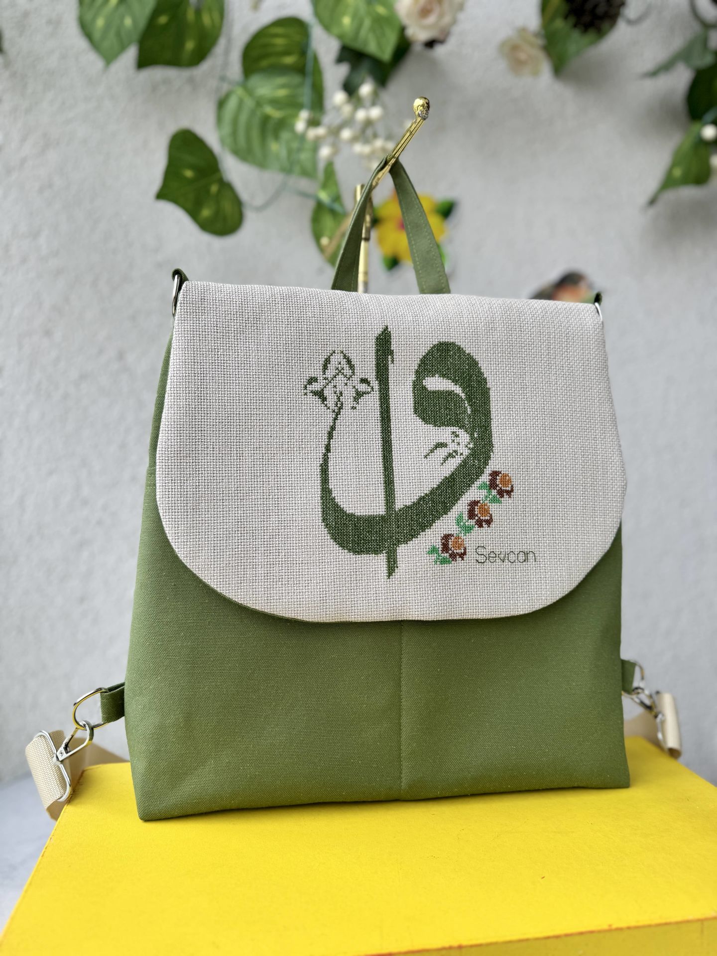 Yeşil Vav Elif Kanaviçe İşlemeli Sırt Çantası