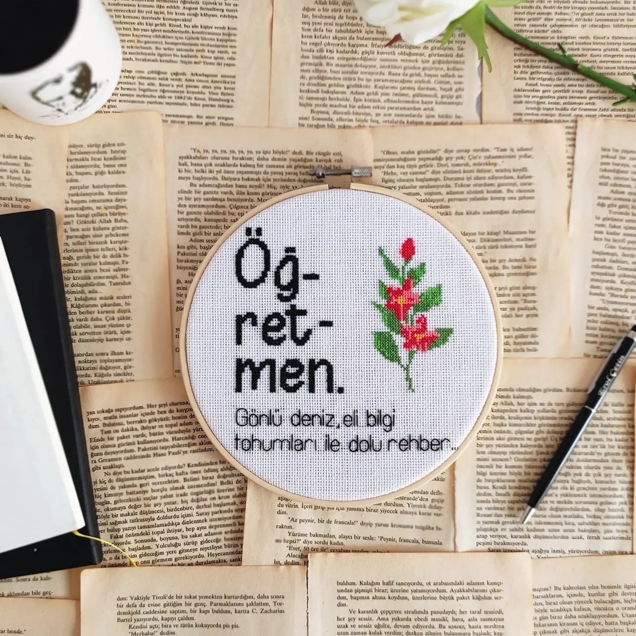 Öğretmen İşlemeli Kanaviçe Pano