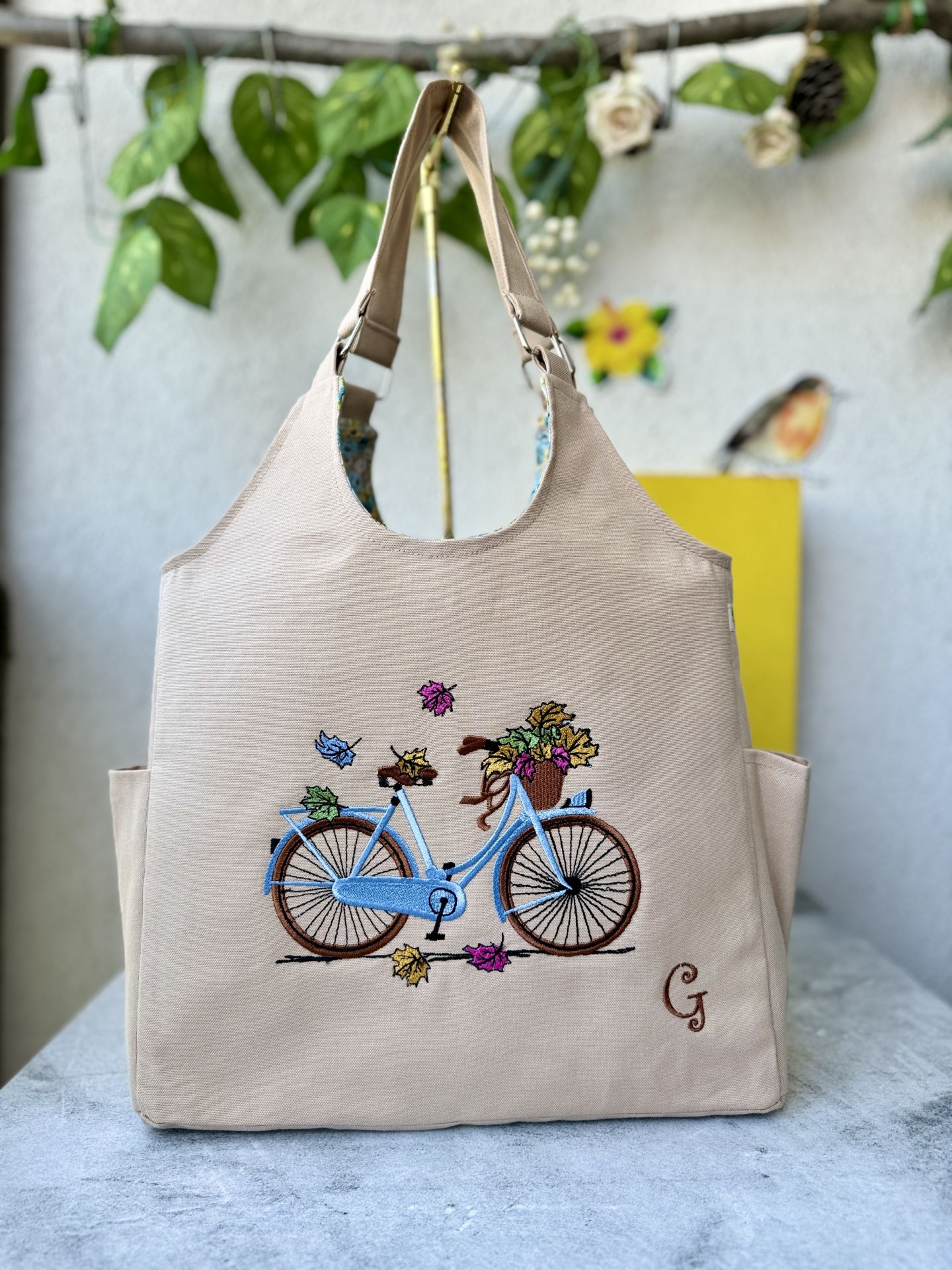 Krem Bisiklet Nakışlı Omuz Çantası