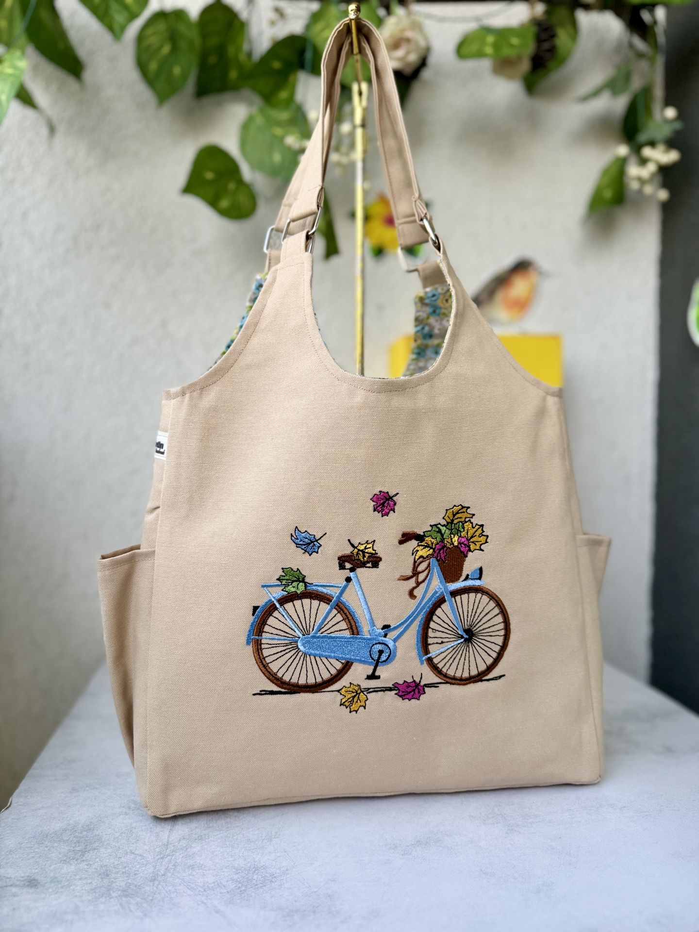 Krem Bisiklet Nakışlı Omuz Çantası