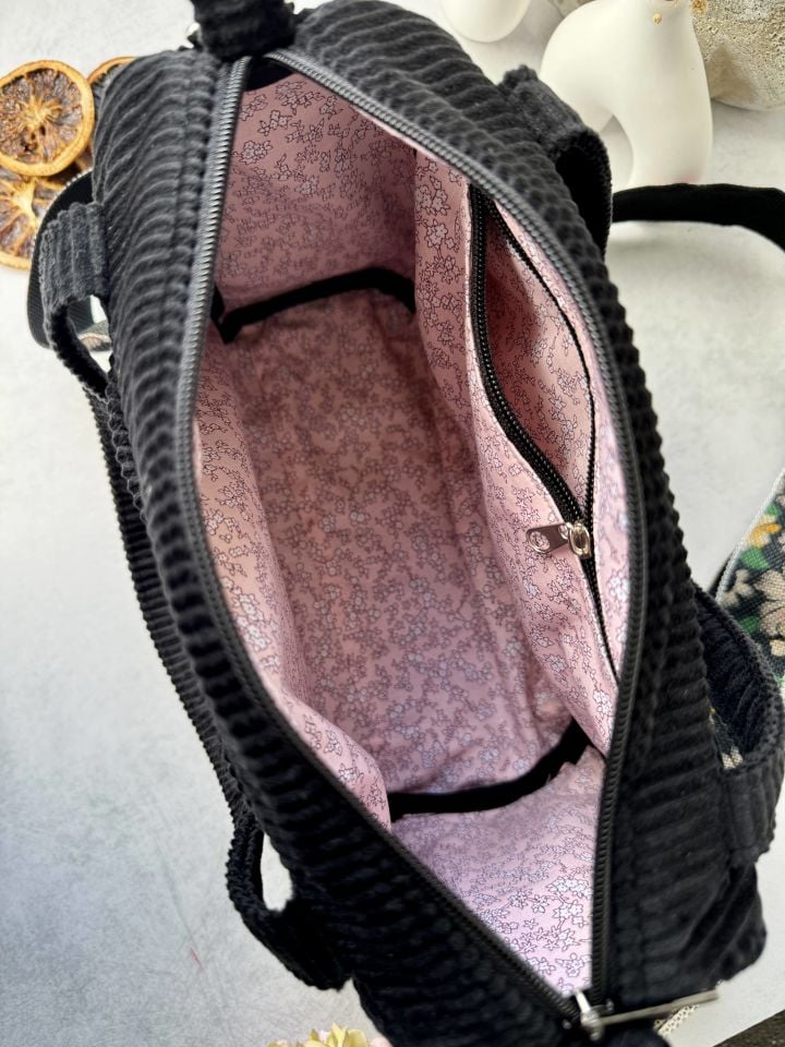 Zarafet Siyah Fitilli Kadife Monogam Yazılı Çanta