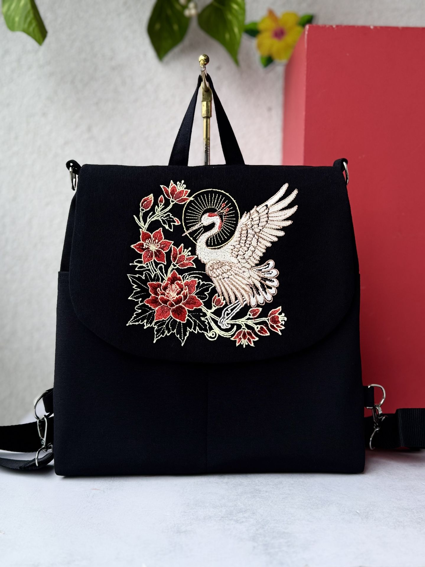 Siyah Turna Kuşu Nakışlı Sırt Çantası