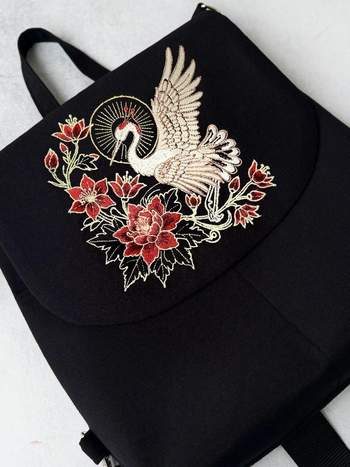 Siyah Turna Kuşu Nakışlı Sırt Çantası