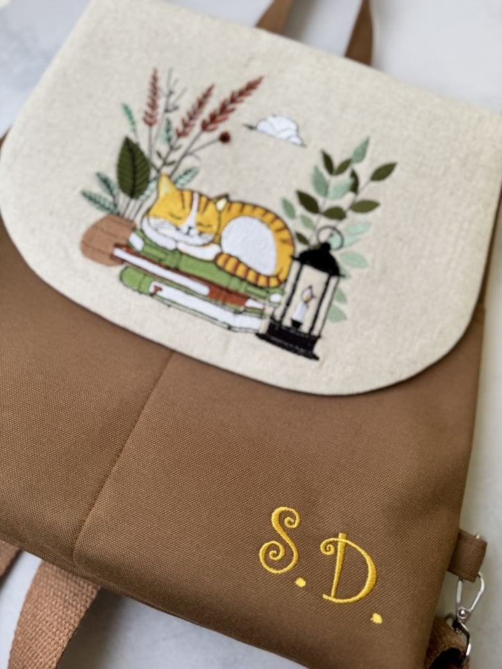 Kahverengi Kitaplı Kedi Nakışlı Sırt Çantası