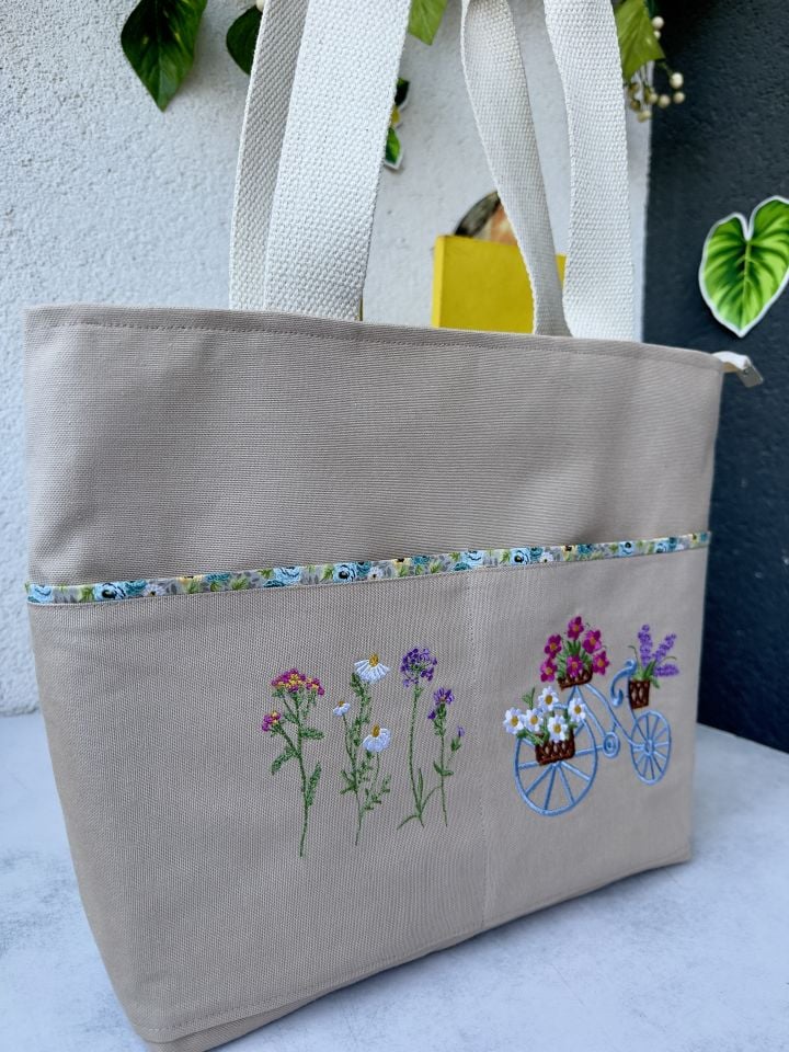 Krem Çiçekli Rota Çok Cepli Omuz Çantası