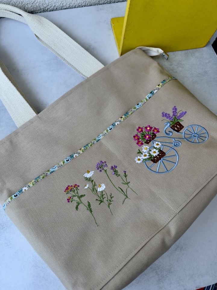 Krem Çiçekli Rota Çok Cepli Omuz Çantası