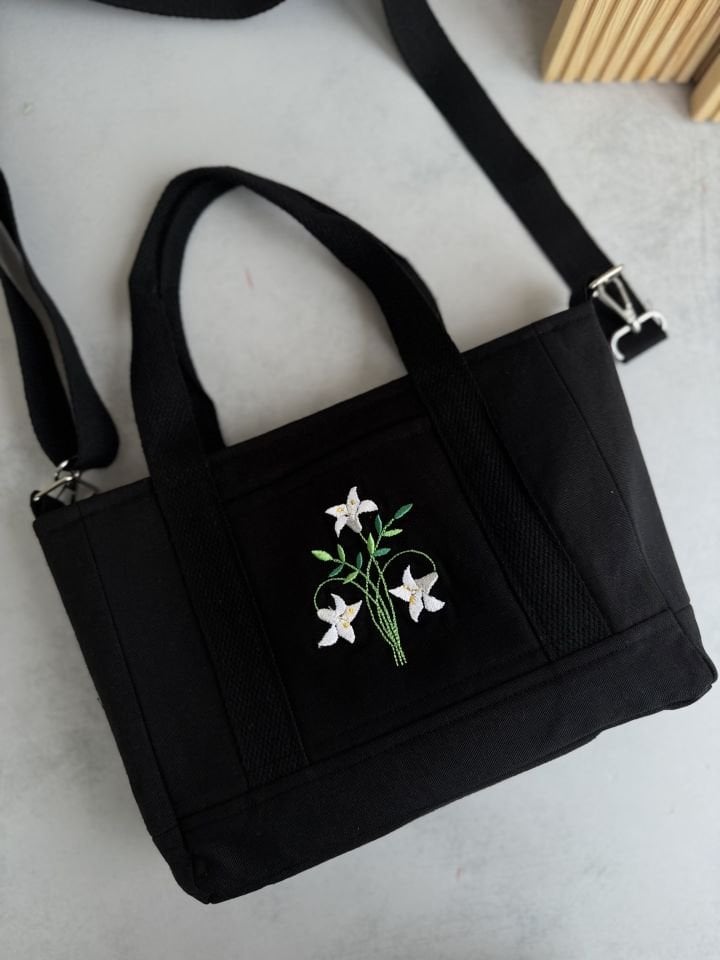Siyah Kardelen Çiçeği Nakışlı Omuz Çantası