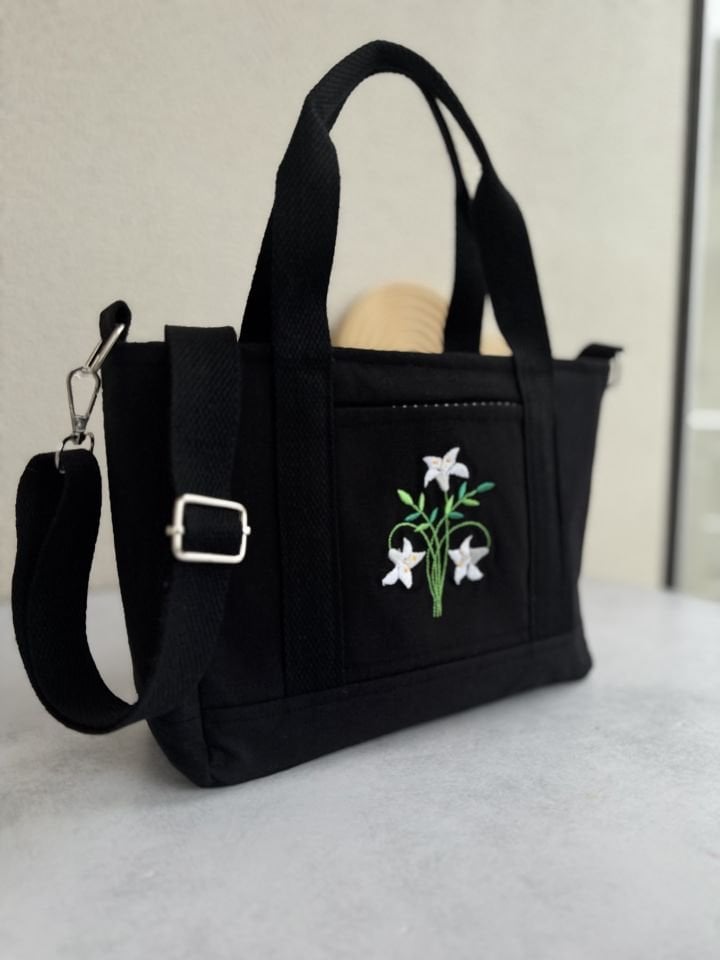 Siyah Kardelen Çiçeği Nakışlı Omuz Çantası
