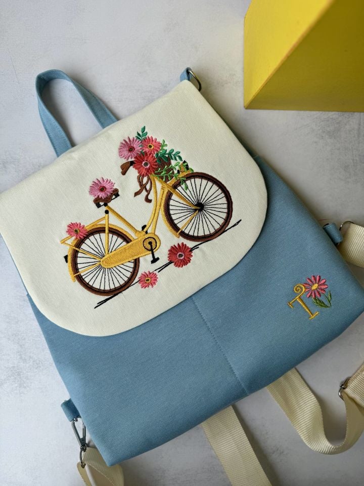 Mavi Bisikletli Yaz Bahçesi Nakışlı Sırt Çantası