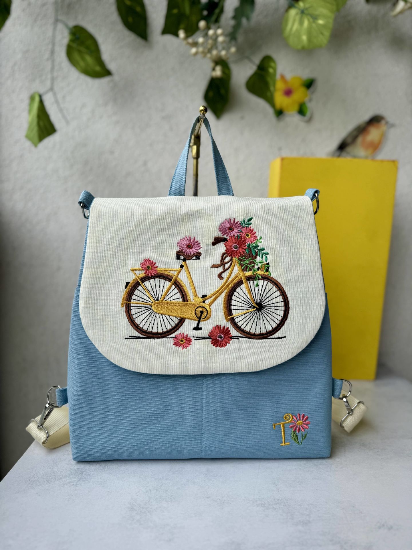 Mavi Bisikletli Yaz Bahçesi Nakışlı Sırt Çantası