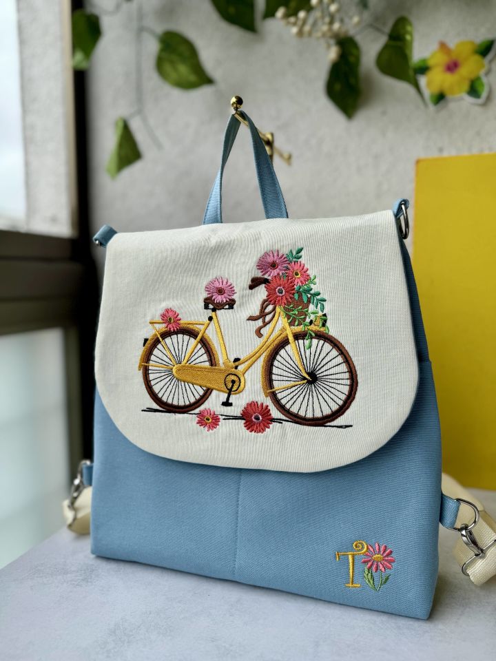 Mavi Bisikletli Yaz Bahçesi Nakışlı Sırt Çantası