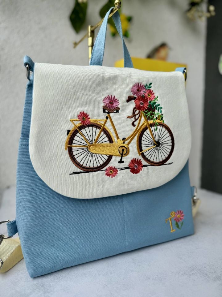 Mavi Bisikletli Yaz Bahçesi Nakışlı Sırt Çantası