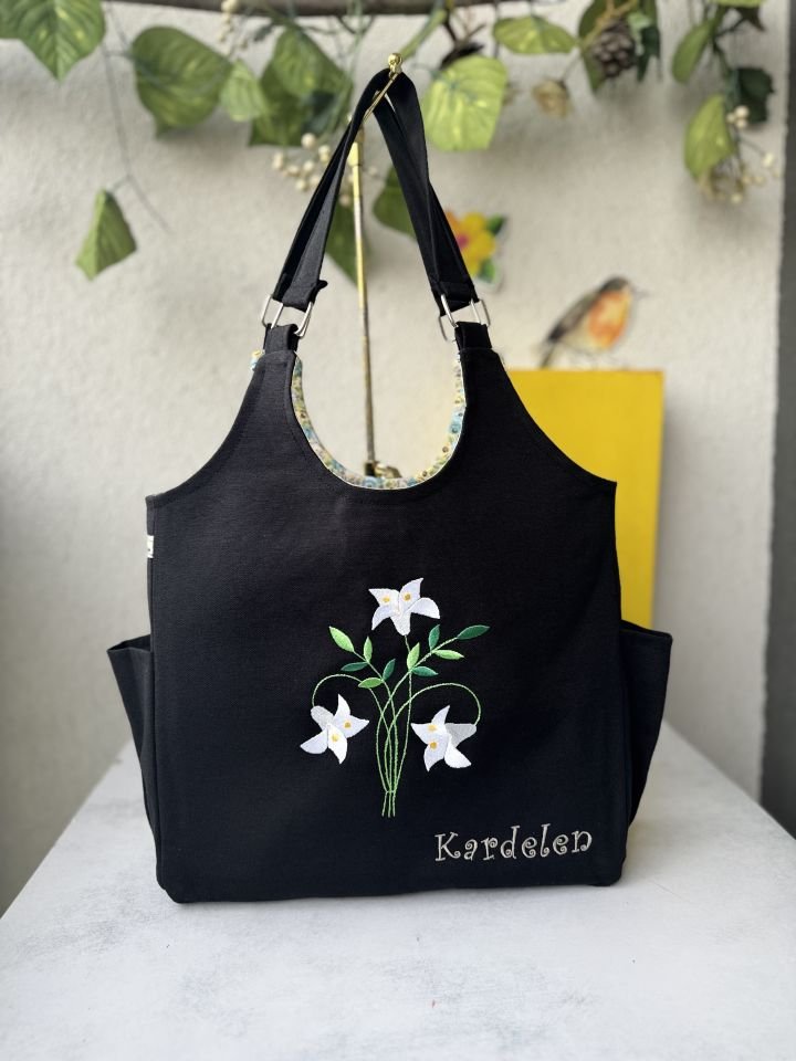Siyah Kardelen Çiçeği Nakışlı Omuz Çantası