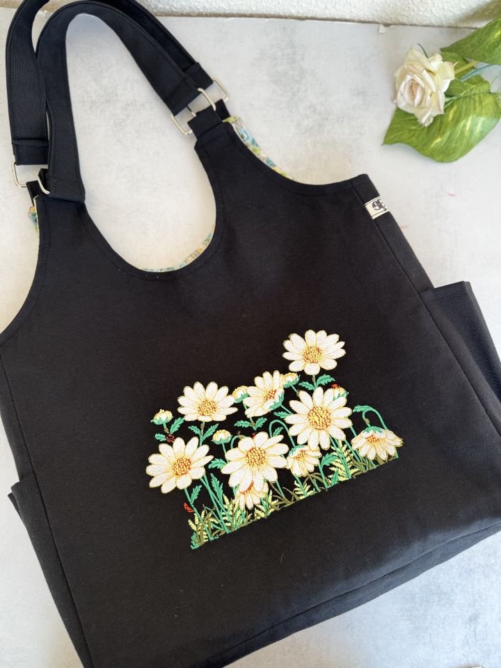 Siyah Papatya Nakışlı Omuz Çantası