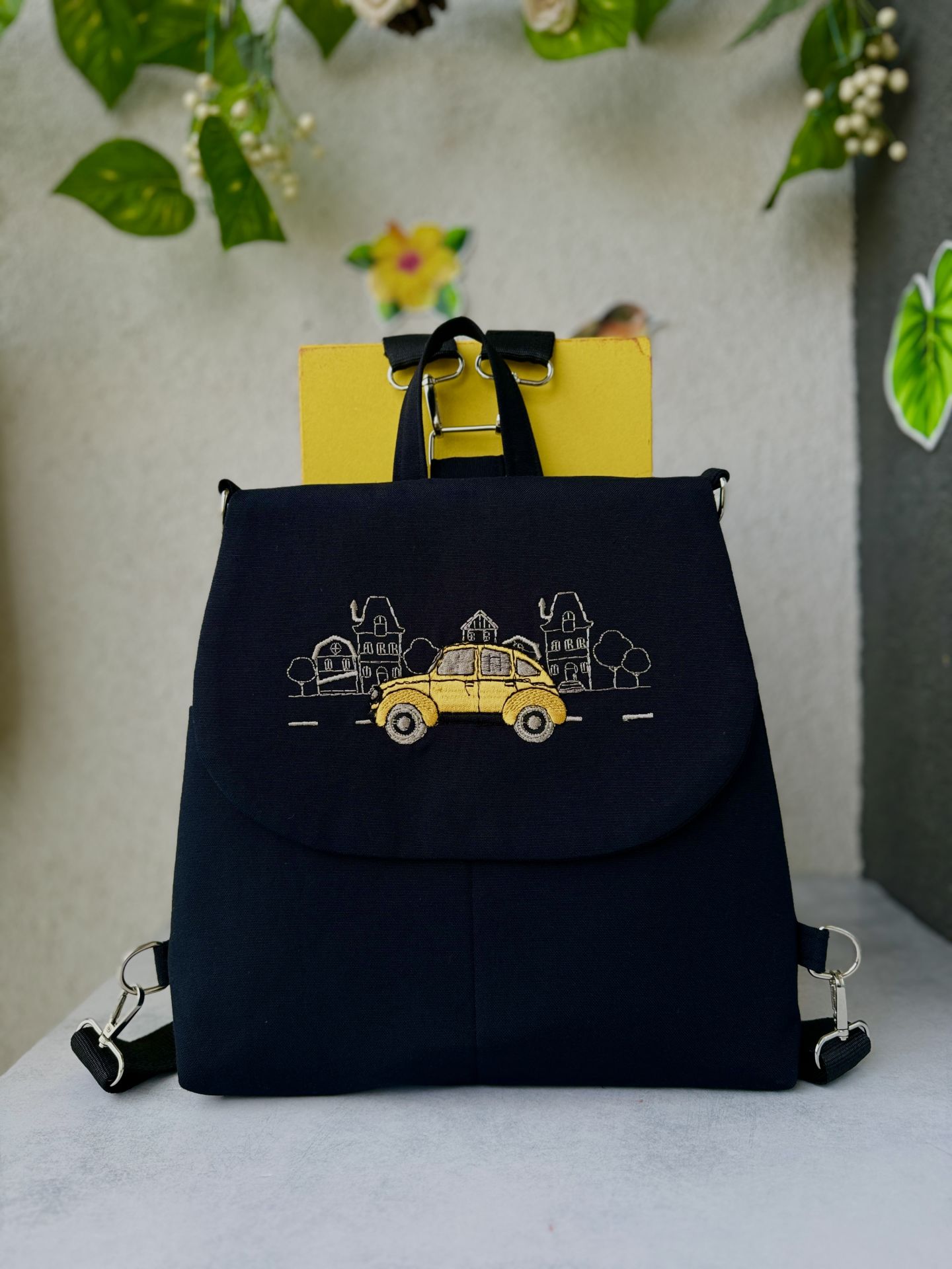 Siyah Vosvos Nakışlı Sırt Çantası