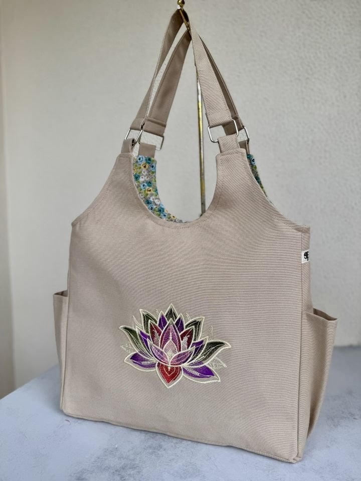 Krem Nilüfer Çiçeği Nakışlı Omuz Çantası