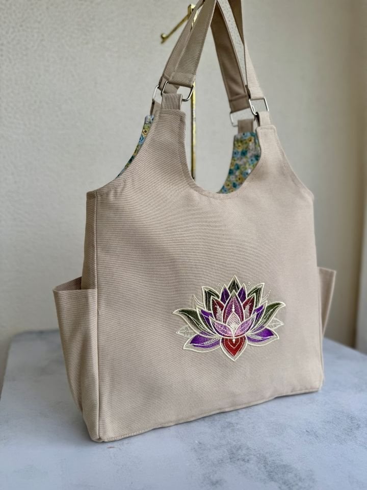 Krem Nilüfer Çiçeği Nakışlı Omuz Çantası