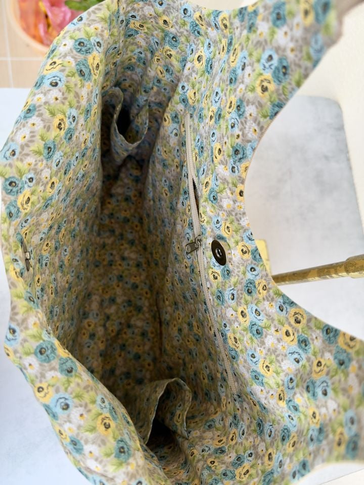 Krem Nilüfer Çiçeği Nakışlı Omuz Çantası