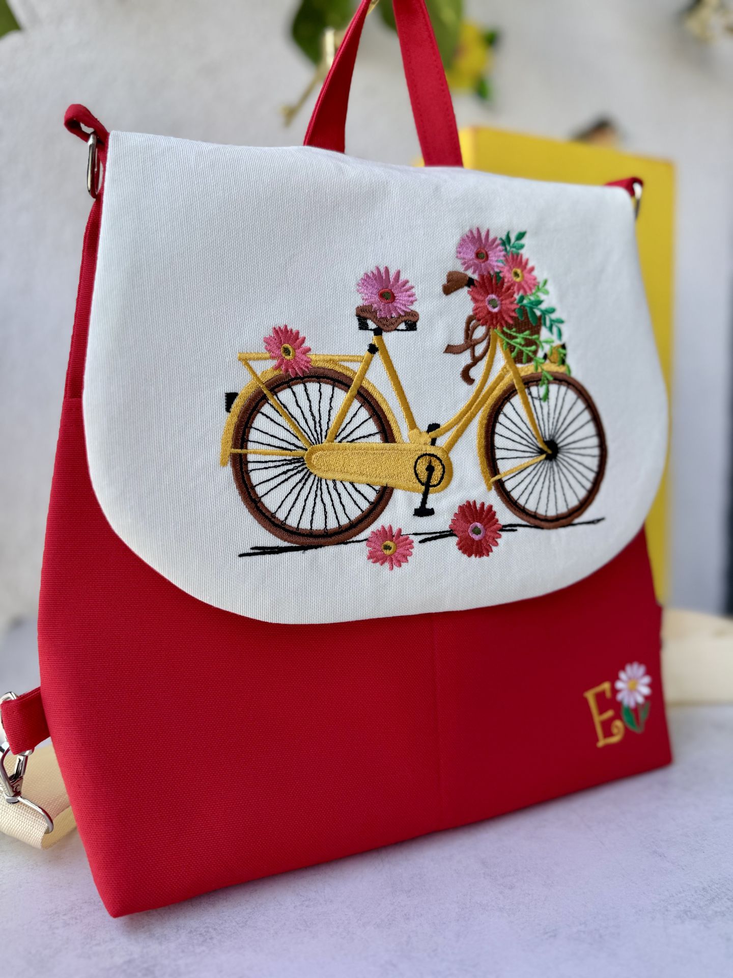 Kırmızı Bisikletli Yaz Bahçesi Nakışlı Sırt Çantası