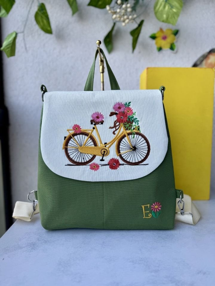Yeşil Bisikletli Yaz Bahçesi Nakışlı Sırt Çantası
