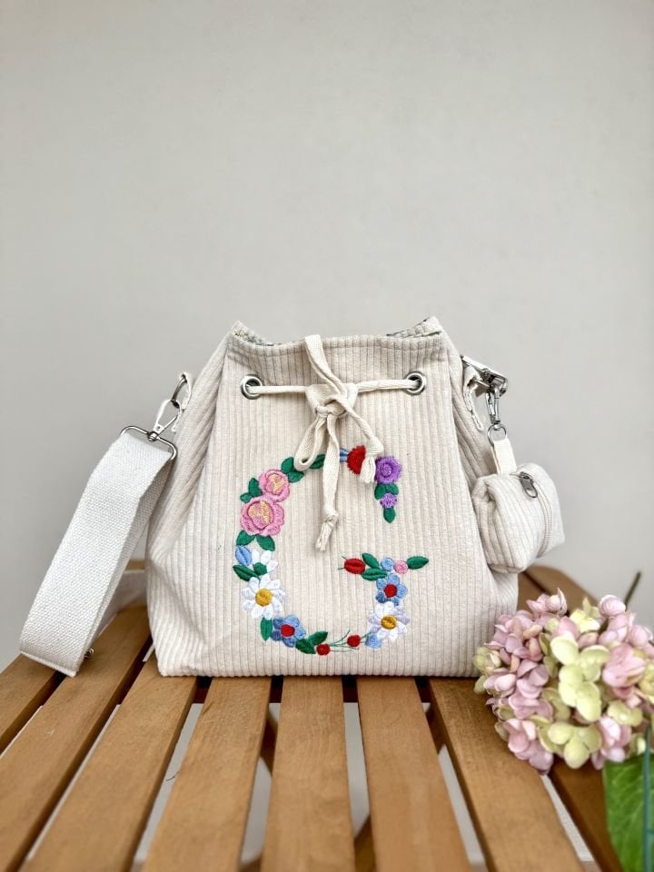 Grace Serisi Krem Fitilli Kadife Harfli Bucket Omuz Çantası