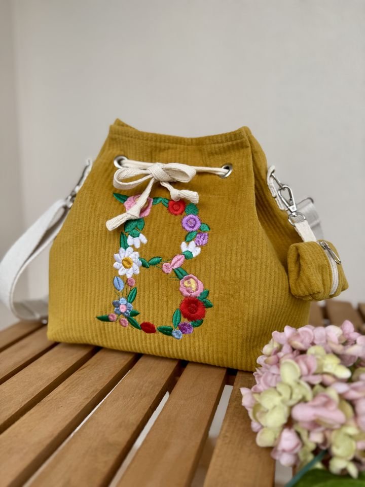 Grace Serisi Hardal Fitilli Kadife Harfli Bucket Omuz Çantası