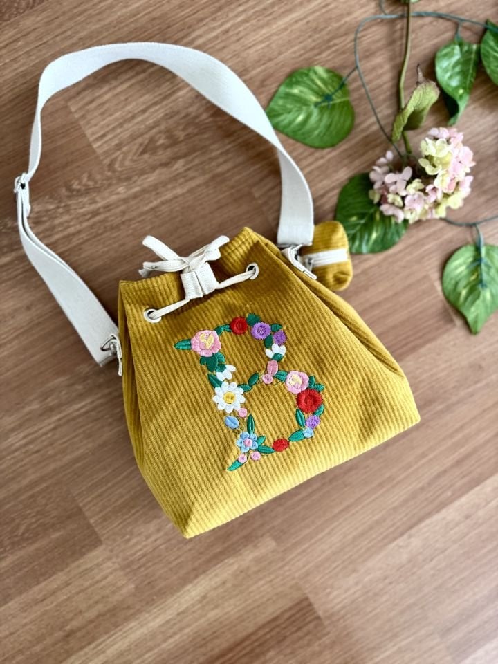 Grace Serisi Hardal Fitilli Kadife Harfli Bucket Omuz Çantası