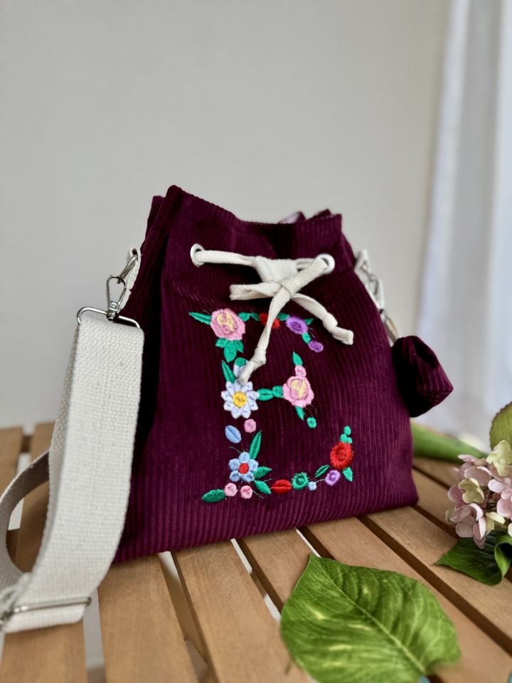 Grace Serisi Krem Fitilli Kadife Harfli Bucket Omuz Çantası