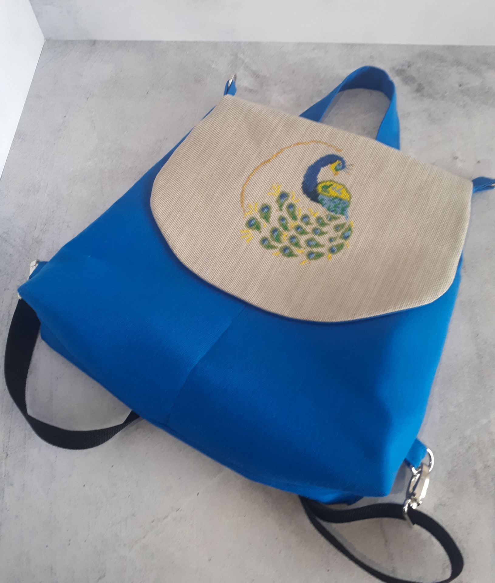 Saks Mavi Pavone Kanaviçe İşlemeli Sırt Çantası