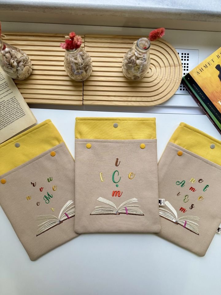 Sarı Uçan Harfler Nakışlı Kitap / Tablet Kılıfı