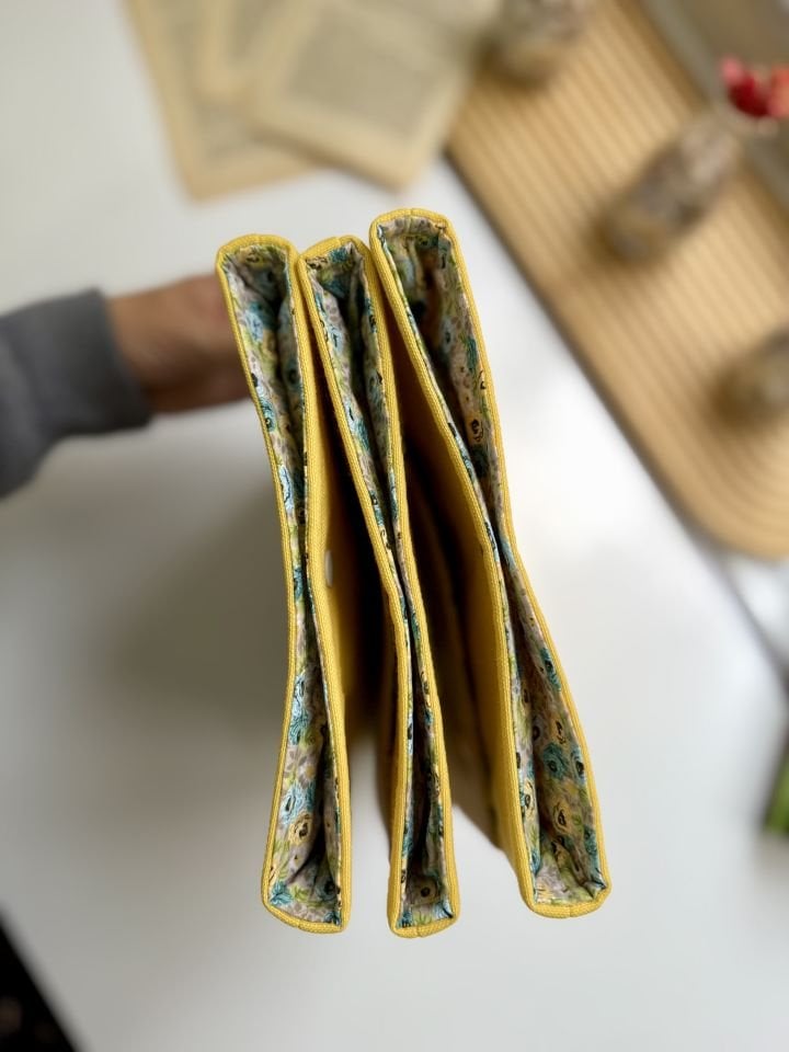 Sarı Uçan Harfler Nakışlı Kitap / Tablet Kılıfı