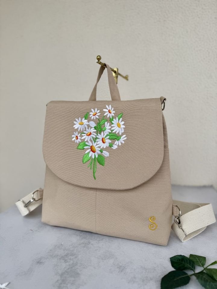 Krem Papatya Nakışlı Sırt Çantası