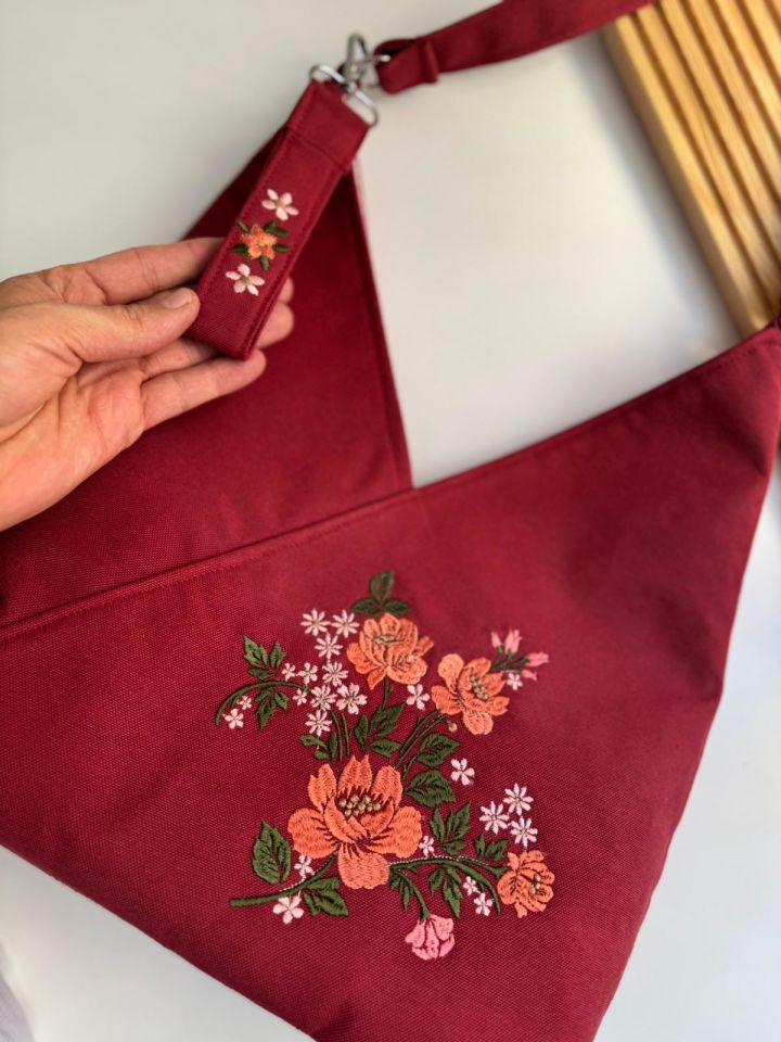 Prizma Bordo Çiçek Nakışlı Omuz Çantası