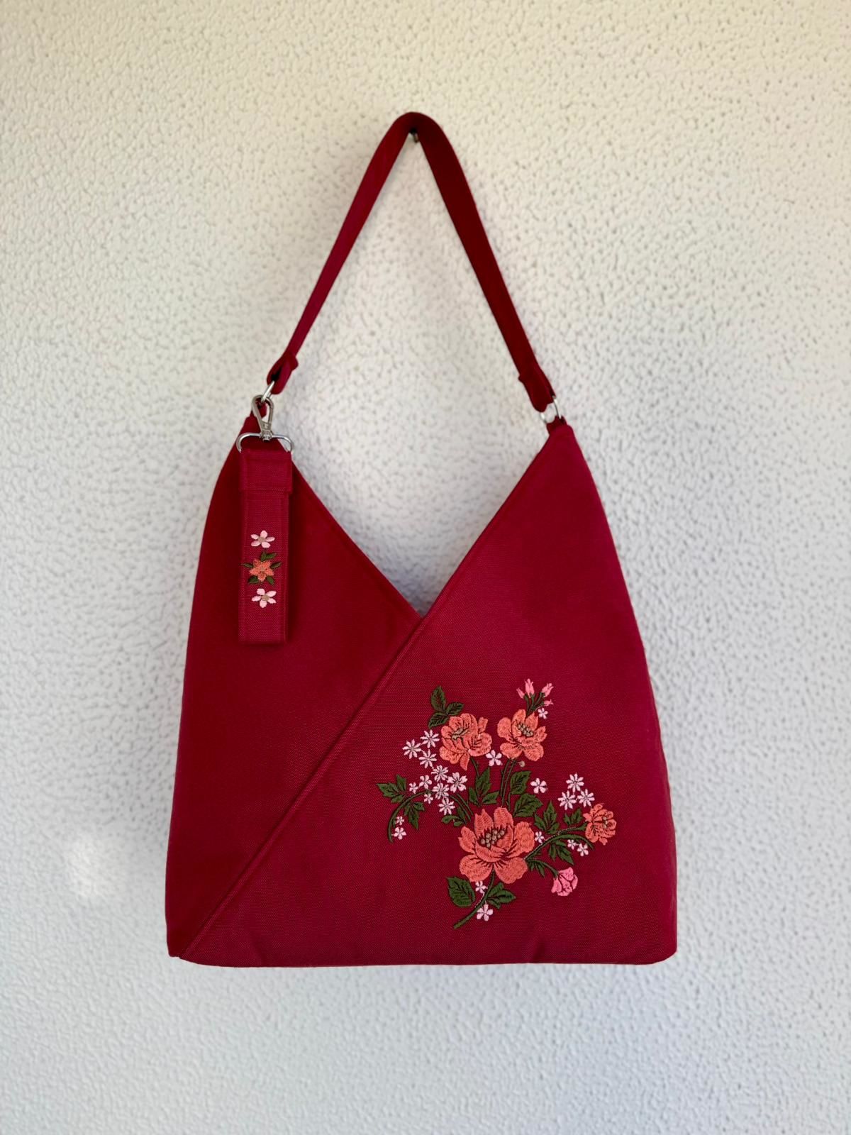 Prizma Bordo Çiçek Nakışlı Omuz Çantası
