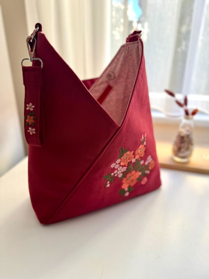 Prizma Bordo Çiçek Nakışlı Omuz Çantası