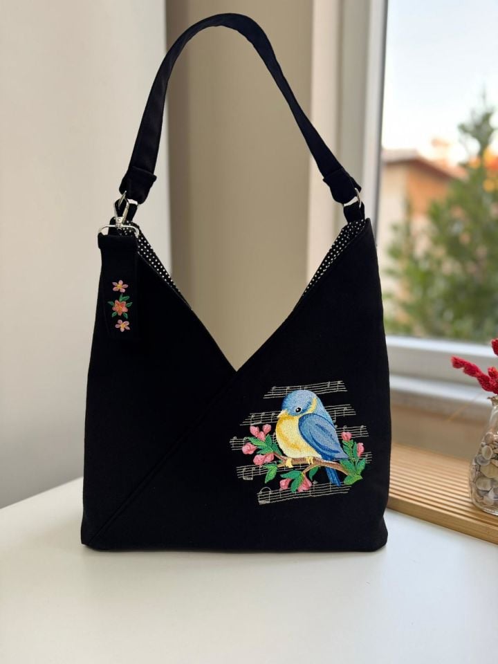 Prizma Model Siyah Notalı Kuşlu Omuz Çantası