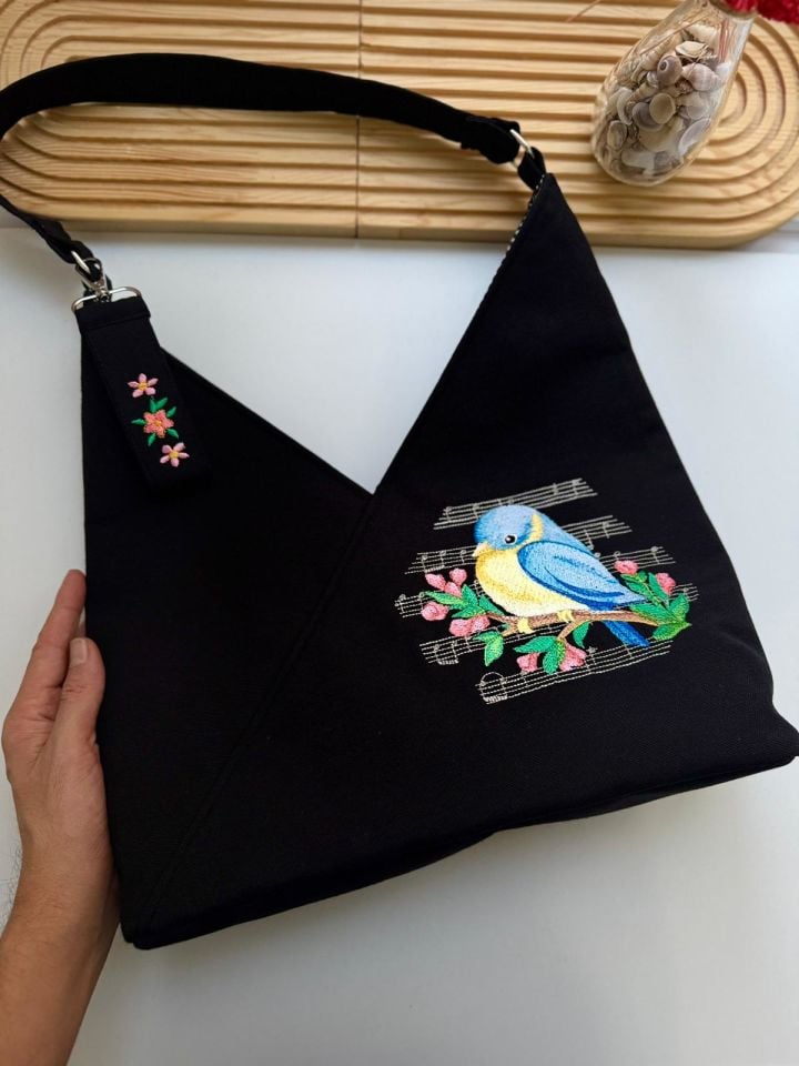 Prizma Model Siyah Notalı Kuşlu Omuz Çantası