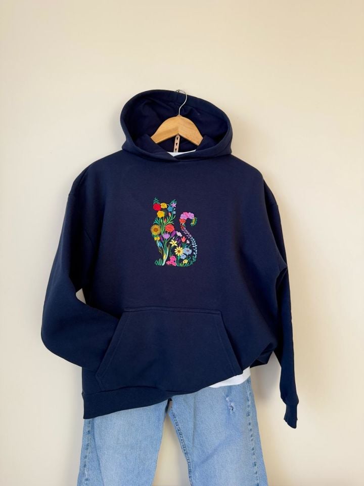 Oversize Kapüşonlu Çiçekli Kedi Nakışlı Sweatshırt