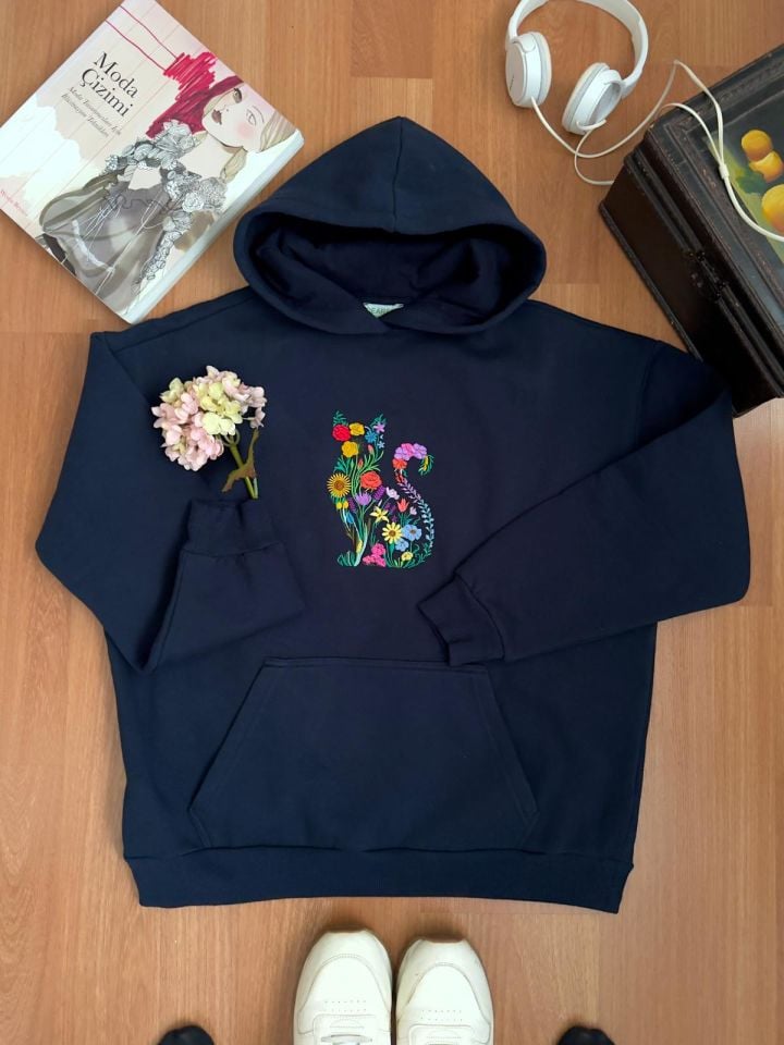 Oversize Kapüşonlu Çiçekli Kedi Nakışlı Sweatshırt