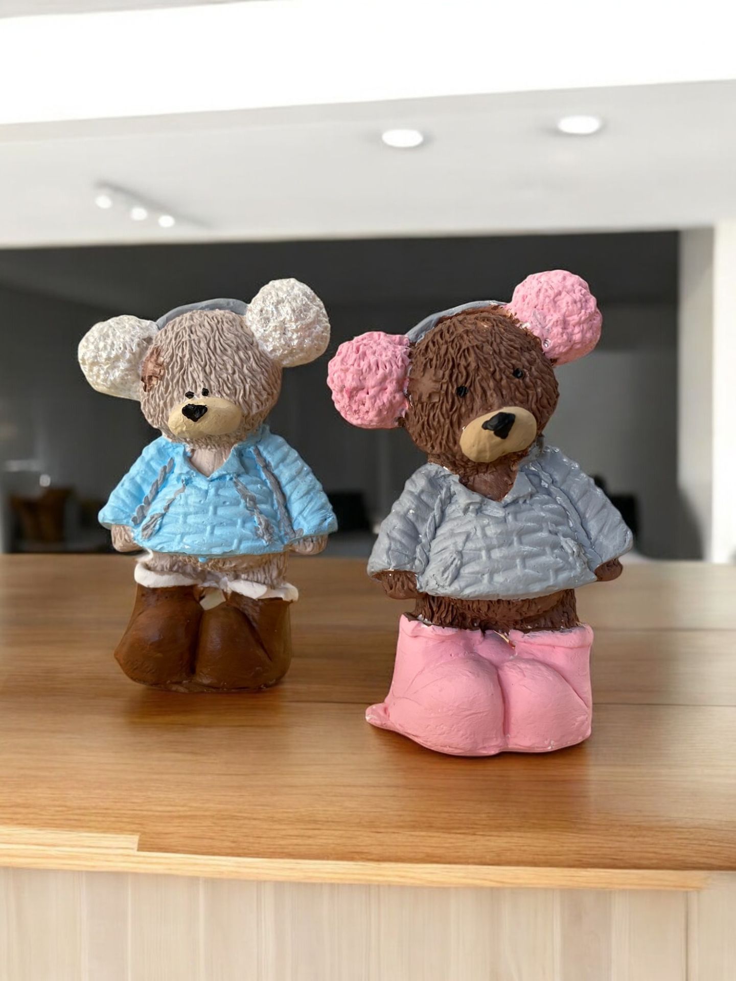Kış kulaklıklı, ayakta duran teddy ayıcık biblo