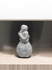 Sarılmış anne-kız biblo